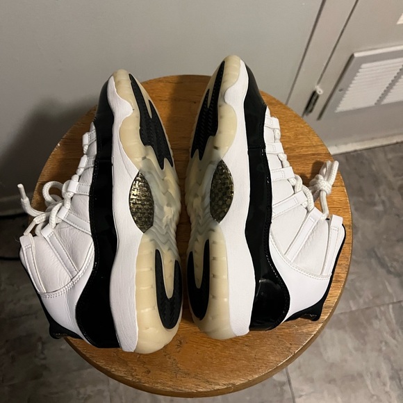 Jordan White and Black Sneakers Classic High-Top Retro 11 DMP Defining Moments - Picture 6 of 8